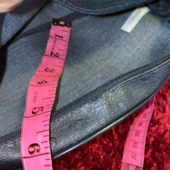 Shiseido black faux leather  makeup bag - Picture 6 of 12